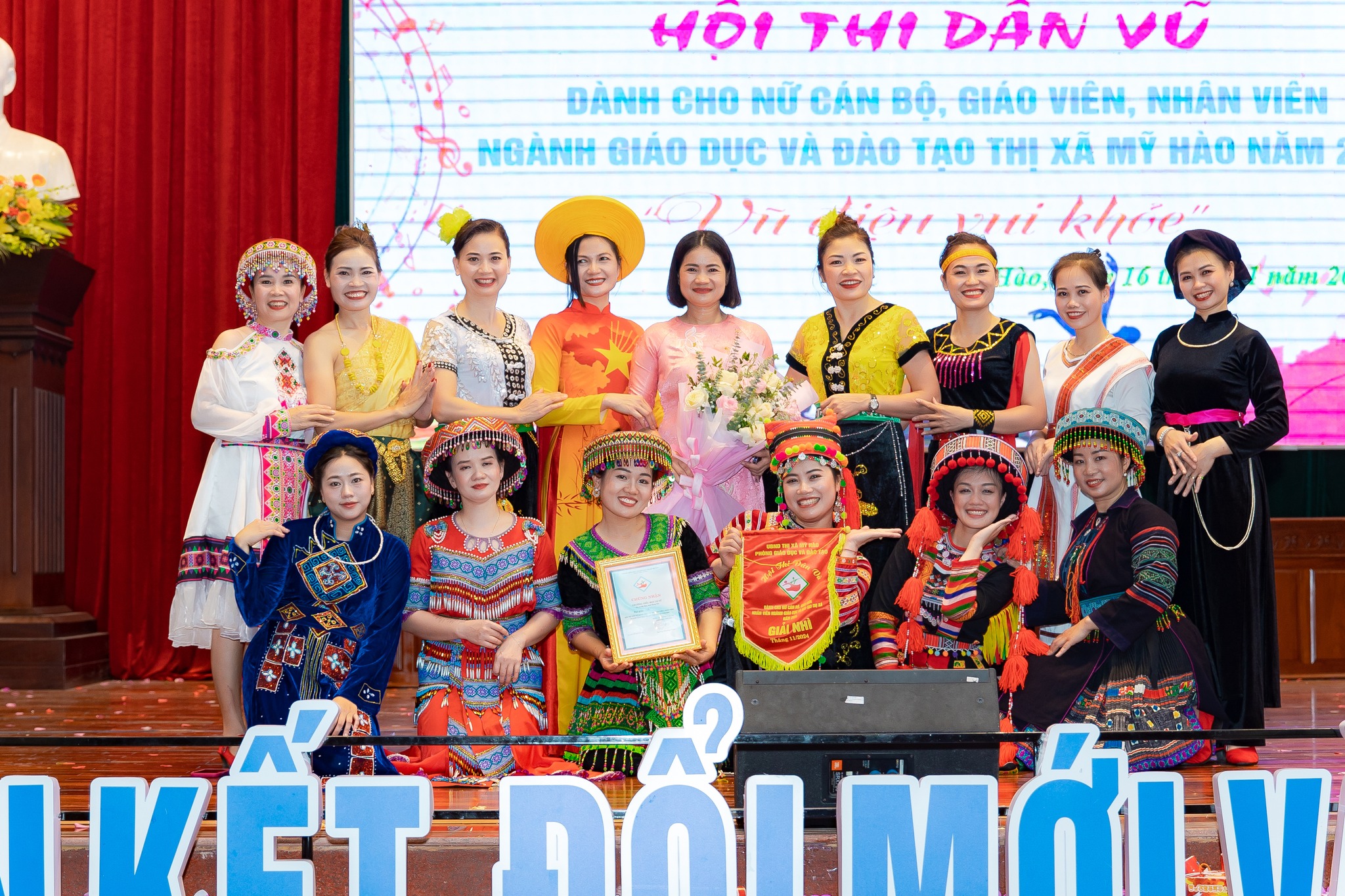 Hội thi dân vũ cấp thị xã